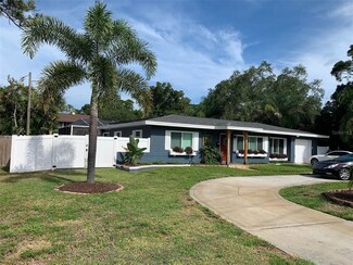 812 Country Club Rd N, Saint Petersburg, FL 33710