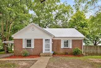 304 S Poplar St, Paris, TN 38242