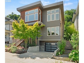 626 NE Going St, Portland, OR 97211