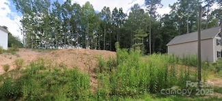 1047 3rd Avenue Dr SE, Hickory, NC 28602