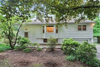 88 Shear Hill Rd, Mahopac, NY 10541