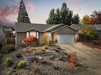 380 Sunnyside Dr, Winston, OR 97496