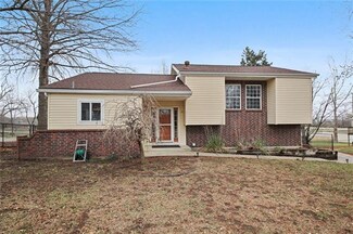 20806 W 52nd St, Shawnee, KS 66218
