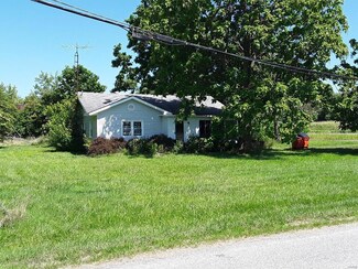210 N Main St, Sorento, IL 62086
