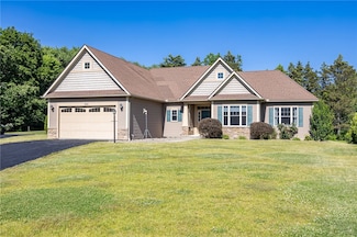 996 Summer Creek Ln, Webster, NY 14580