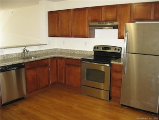 41 Grand St Unit 302, Danbury, CT 06810
