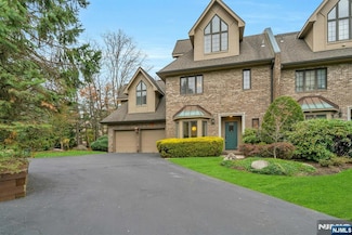 142 Ashley Place, Park Ridge, NJ 07656