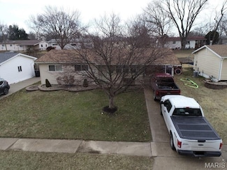 1495 Yaqui Dr, Florissant, MO 63031