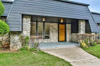 9220 Knightsbridge Rd, Oklahoma City, OK 73132