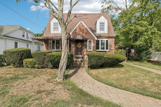 24 3rd Ave, Central Islip, NY 11722