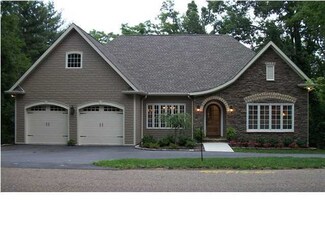 107 S Bragg Ave, Lookout Mountain, TN 37350