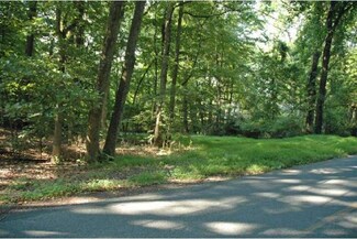 99 Woodland Dr, Doylestown, PA 18901