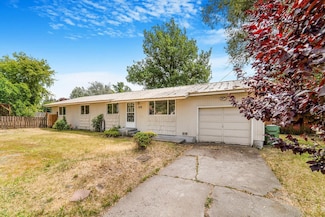 34 E Lake St, Rockford, WA 99030