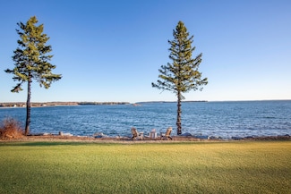 4 & 5 Anchorage Ln, Owls Head, ME 04854