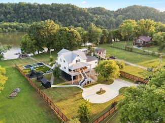 1001 Cumberland Dr, Chapmansboro, TN 37035