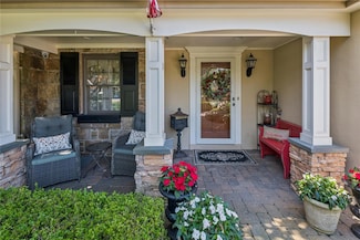 42 Roxen Rd, Rockville Centre, NY 11570