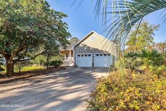 8120 Lakeview Dr, Wilmington, NC 28412