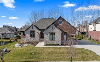 6470 Creekside Dr, Shelby Township, MI 48316