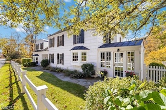 52 Schoolhouse Ln, Morristown, NJ 07960