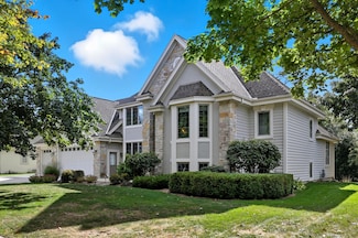 915 Schloemer Dr, West Bend, WI 53095