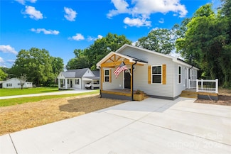 500 North Dr, Cherryville, NC 28021