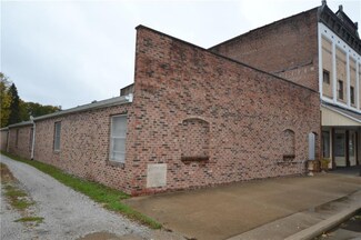 114 W Washington St, Waynetown, IN 47990