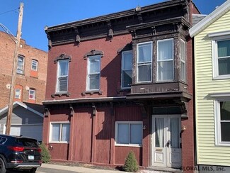 33 George St, Troy, NY 12183