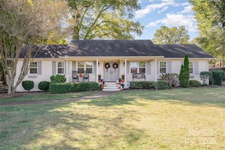 7030 Delta Lake Dr, Charlotte, NC 28215