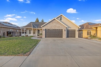 121 Atwood Ave, Exeter, CA 93221