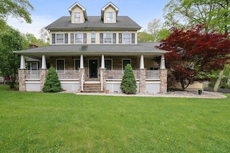 118 Hollow Dr, Stroudsburg, PA 18360