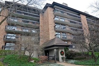 3801 Mission Hills Rd Unit 201, Northbrook, IL 60062