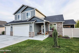 7500 W Viewcrest Way, Yakima, WA 98908