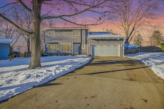 4 Genevieve Ln, Champaign, IL 61822