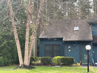 40 Margaret Dr, Queensbury, NY 12804