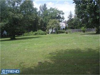 800 Green Ln, Secane, PA 19018