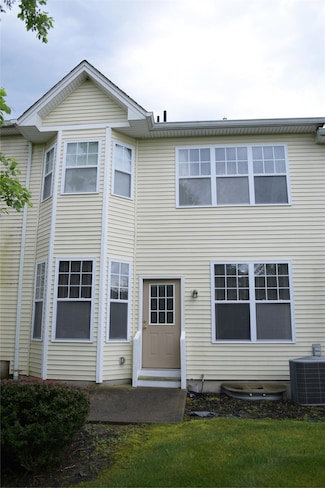 15 Cobblestone Ln, Middletown, NY 10940