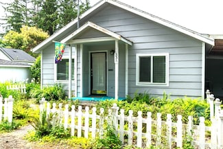 33 3rd St, South Bend, WA 98586
