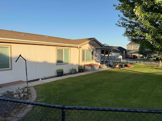 9404 W 5th Place, Kennewick, WA 99336