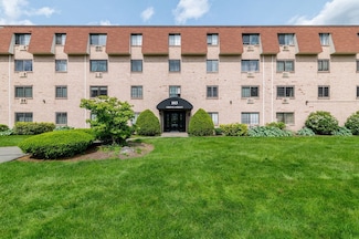103 Grove St Unit 330, Rockland, MA 02370