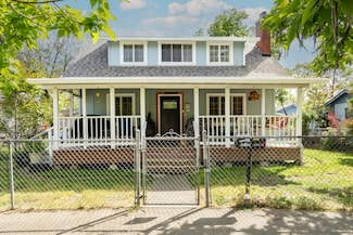419 NW D St, Grants Pass, OR 97526