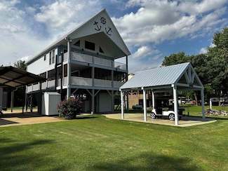 552 Catfish Ln, Crump, TN 38327
