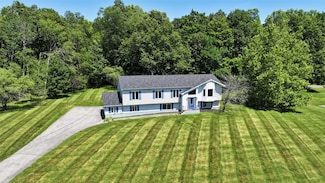 17 Purdys Ln, New Windsor, NY 12553