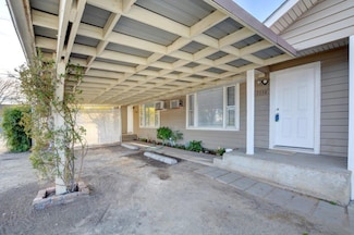 2108 Table Rock Rd, Medford, OR 97501