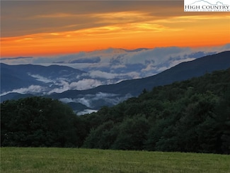 RS1 Skywest Pkwy, Banner Elk, NC 28604