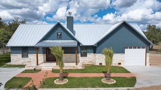 207 4th St, Ingram, TX 78025