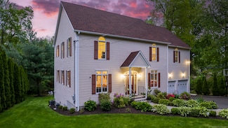 258 Stonehouse Rd, Trumbull, CT 06611