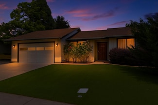 904 NW Carol Dr, Grants Pass, OR 97526