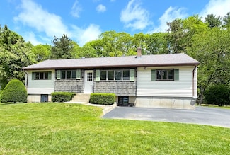 6 Oak St, Foxboro, MA 02035