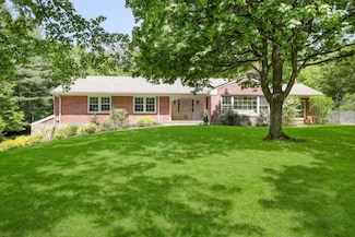 16 Pine Hill Dr, Katonah, NY 10536