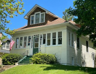549 Division St, Barrington, IL 60010
